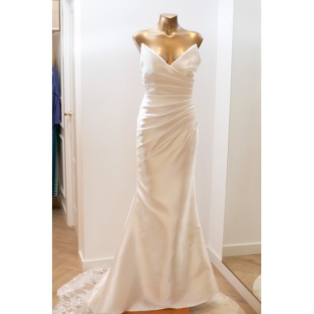 Vestido Corazón Cola Encaje