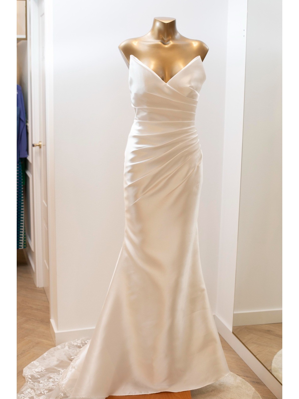 Vestido Corazón Cola Encaje